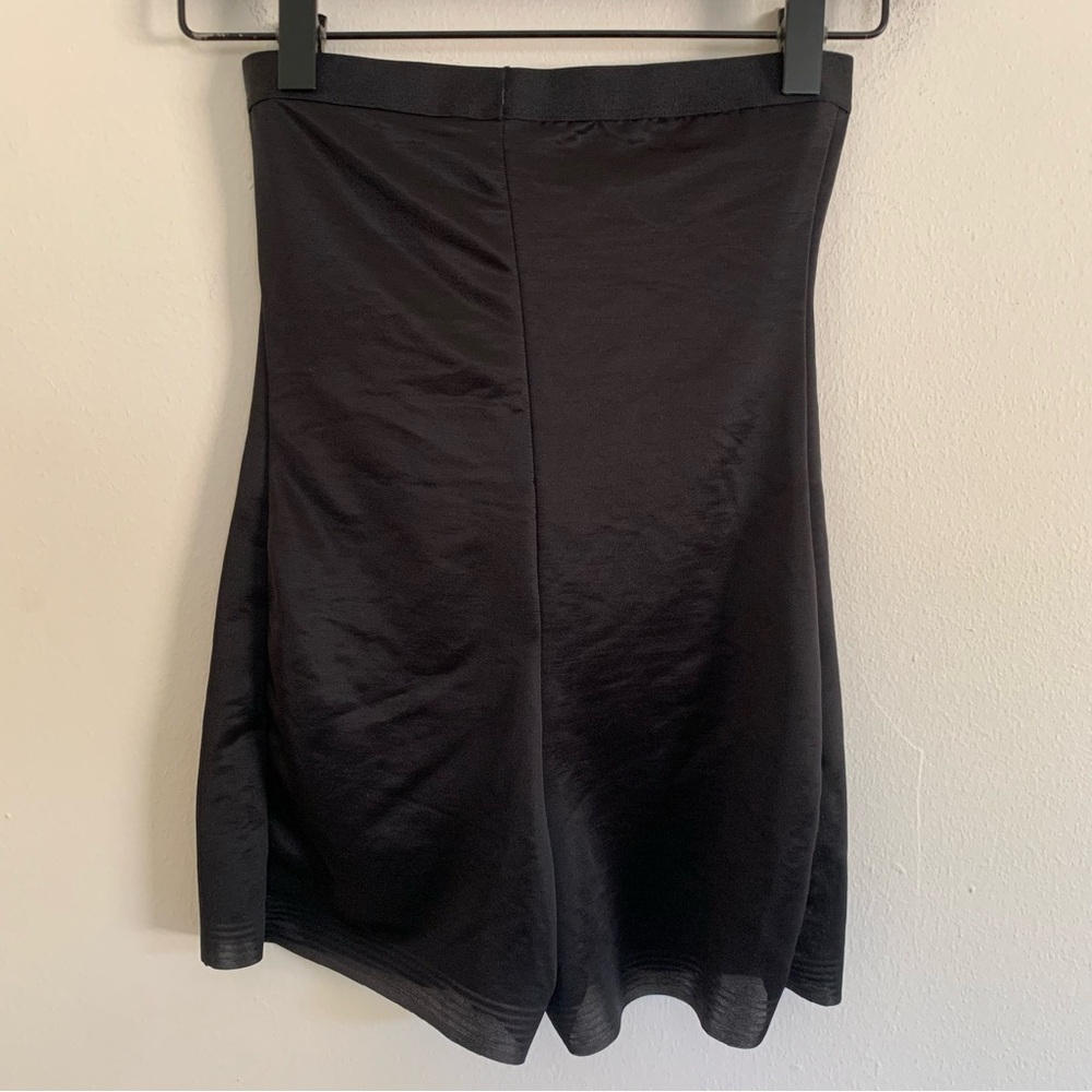 SKIMS NWOT Black Shaping Shorts Size M